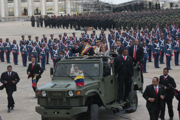 Maduro rechaza intervención a Venezuela y pide a militares no "bajar guardia"