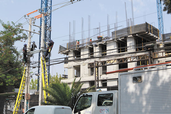 Renca exige dos estacionamientos por departamento para torres de más de 10 pisos
