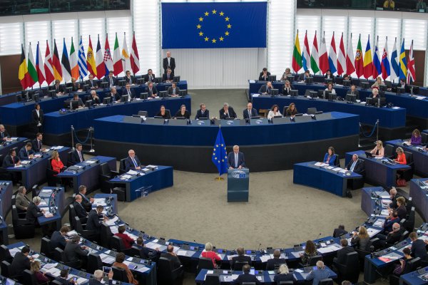 <p>Parlamento europeo rechaza nueva ley de derechos de autor que resguardaba a los medios</p>