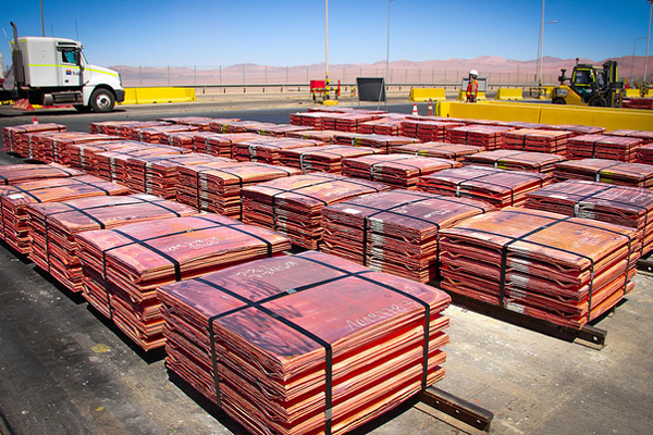Cobre sufre ola vendedora luego que misterioso inversionista liquidara posición compradora por US$ 1.000 millones