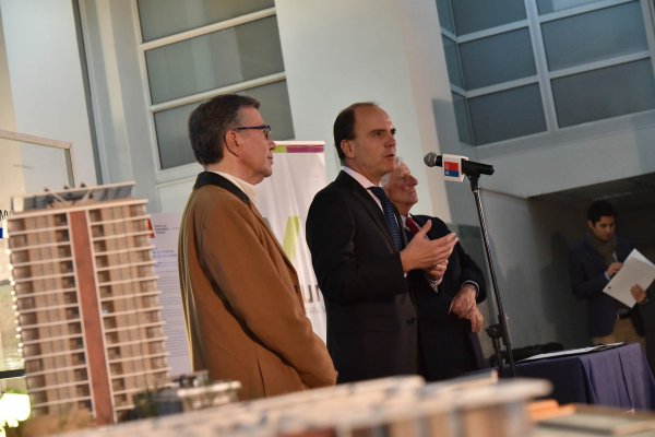 Gobierno apoya viviendas sociales en Las Condes: "Derriba el muro de la segregación"