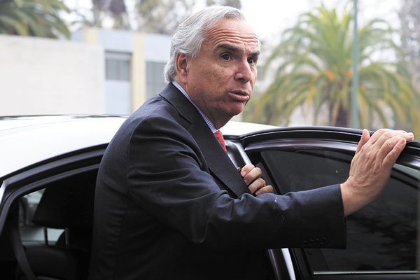 Dimiten intendentes Atacama y Magallanes