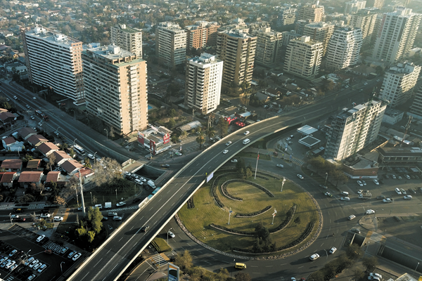<p>Lavín reafirma proyecto de viviendas sociales en rotonda Atenas</p>