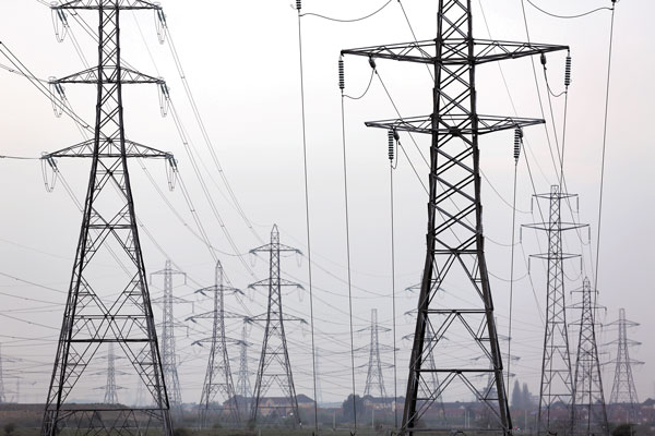 Gobierno modifica norma tarifaria para evitar brusca alza de costo eléctrico en industrias