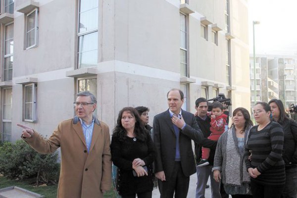 Lavín inicia diálogo con vecinos, pero dice que “proyecto va”