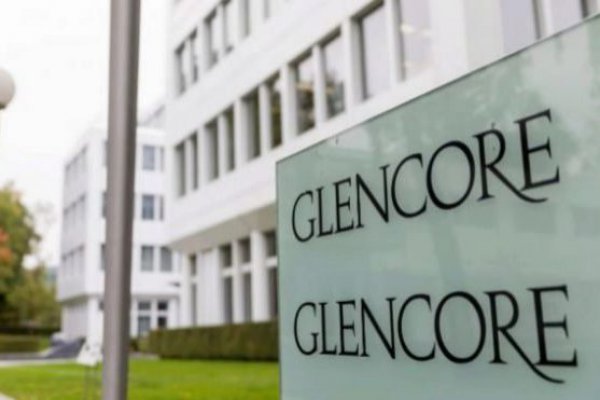 Glencore forma comité para lavado de dinero
