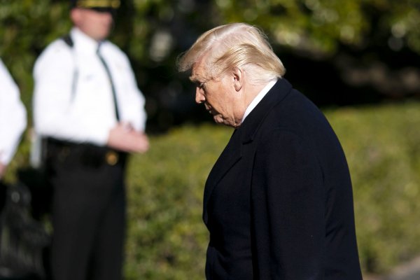 <p>Trump asegura que países de la OTAN acordaron más gasto en defensa, pero Macron lo desmiente</p>