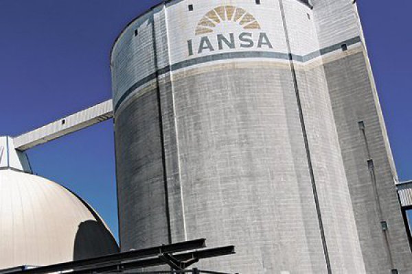 Trabajadores de Iansa se manifiestan por posible cierre de fábrica en Linares
