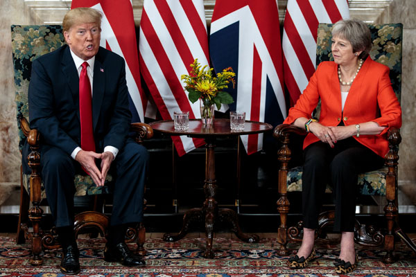 <p>Donald Trump y Theresa May en UK. Foto Reuters</p>