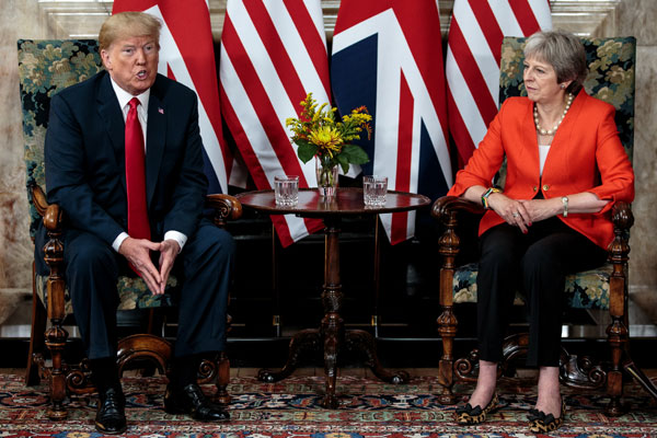 Donald Trump y Theresa May en UK. Foto Reuters