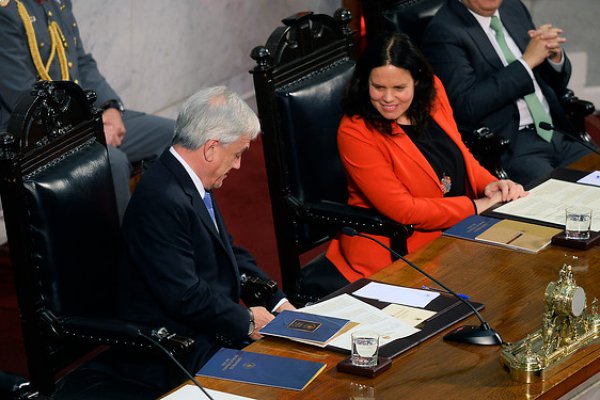 El presidente Sebastián Piñera junto a la Presidenta de la Cámara Maya Fernández (Agencia Uno).