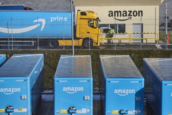 ¿Quién ganará? Amazon alcanza los US$ 900 mil millones en valor de mercado y amenaza reinado de Apple