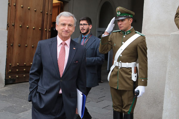 Impuestos: Larraín vuelve a La Moneda