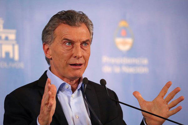 Argentina no repunta: prevén recesión para este año y Macri dice que atraviesa “una tormenta”