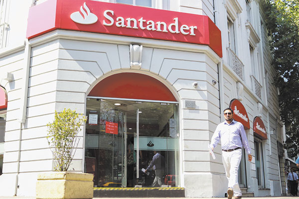 La FNE le prohíbe a Banco Santander entrar a la propiedad de Servipag