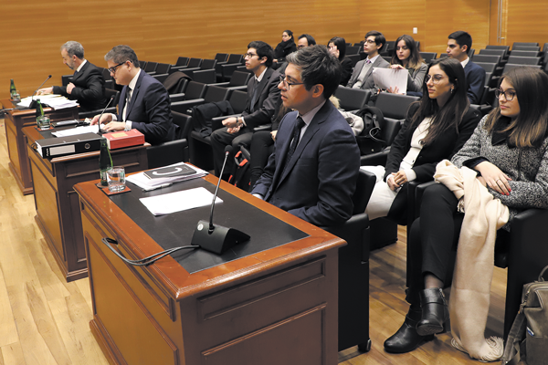 Contesse y Motta buscan baja de multas ante el TC