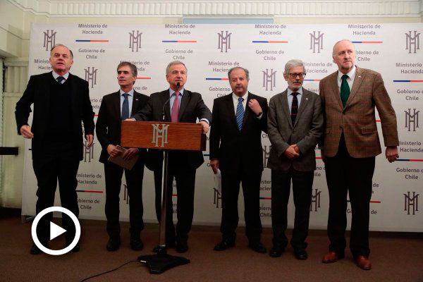 Hacienda intenta poner paños fríos por guerra comercial tras reunión con autoridades económicas