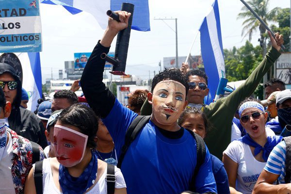 La economía de Nicaragua se desploma en medio de letal crisis política