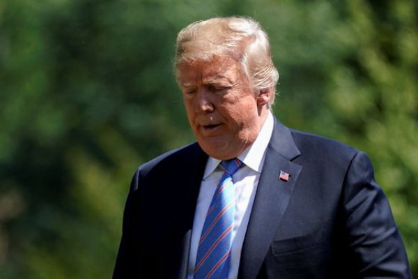 Trump critica alza de tasas de la Fed y rompe con la tradición de autonomía de la entidad