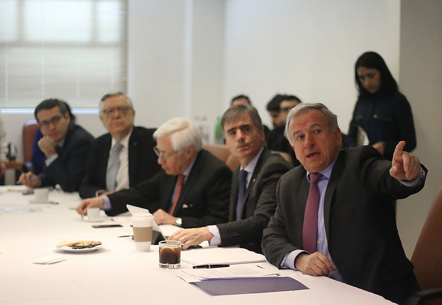 <p>Hacienda no logra disipar los temores por guerra comercial y caída del cobre y grandes empresarios están inquietos</p>