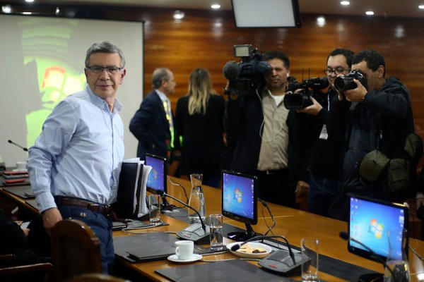 Lavín enciende aún más el debate: "La UDI dice que TVN está lleno de pura gente de izquierda"