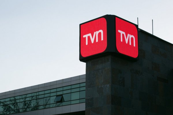 <p>Directores de TVN a la espera de un acuerdo para votar plan estratégico del canal</p>