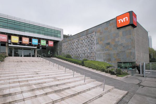 Leal decide bajarse de repostulación a directorio de TVN