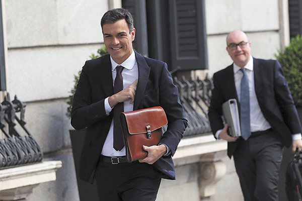 Pedro Sánchez desata polémica por gastar US$ 17 mil en viaje en el que asistió a concierto de “The Killers”