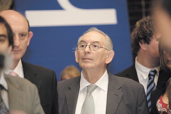 Patriarca de familia Hites demanda a una de sus hijas y pide que se embargue su casa