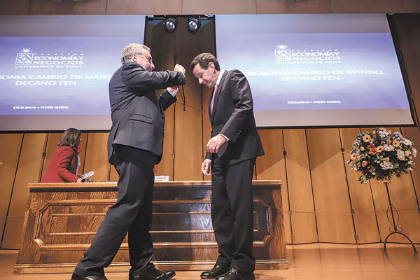 De Gregorio asume como decano de la FEN y critica la gratuidad