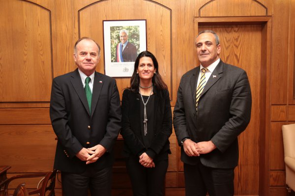 El ministro Walker hoy sostuvo una reunión con el Intendente de la región del Maule, Pablo Milad y la Seremi de Agricultura, Carolina Torres.