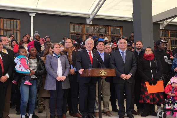 El presidente participó de la inauguración del nuevo edificio del Departamento de Extranjería en Santiago donde fue consultado por la prensa (Presidencia).
