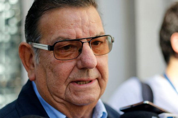 Senador del PS acusa falta de vocación pública de los ministros Valente y Varela
