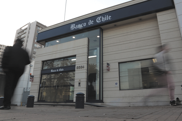 Corte Suprema da la razón a Banco de Chile por servicios mínimos