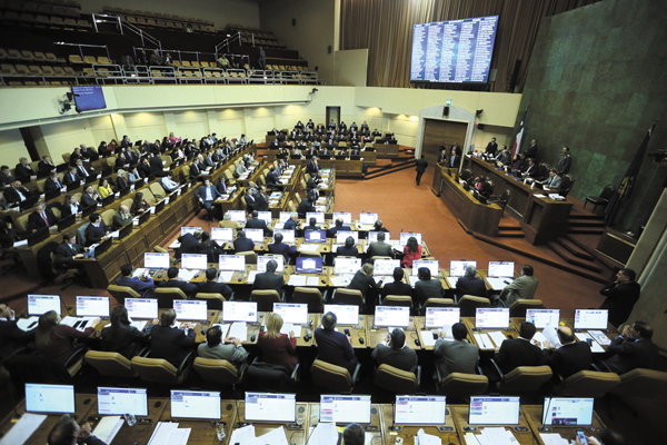 Parlamentarios anticipan el complejo debate por impuestos ad portas de etapa prelegislativa