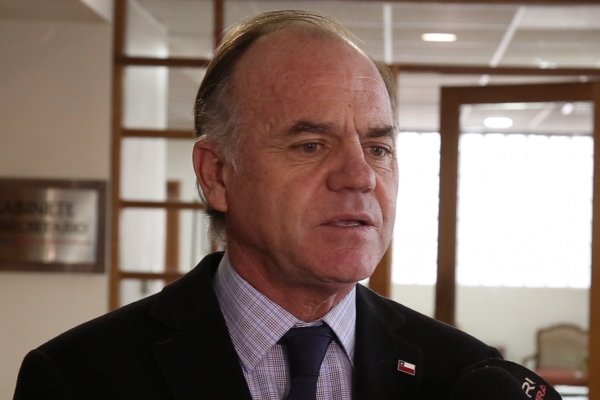 Ministro Walker a agricultores tras cierre de Iansa Linares: “Los vamos a ayudar a levantarse"