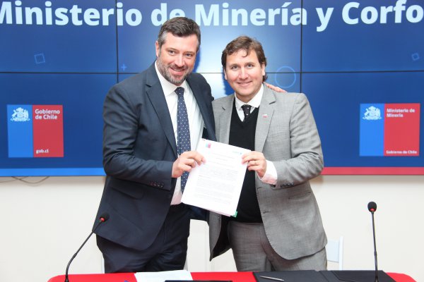 Corfo y Ministerio de Minería firman convenio para la explotación sustentable de los salares