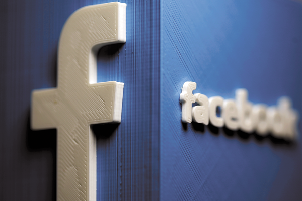 Facebook expone nueva campaña para influenciar elecciones de EEUU
