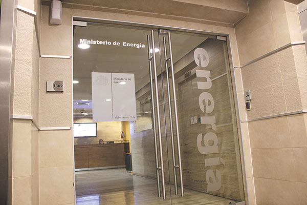 Olmedo, Venegas y Moyano en la recta final para encabezar la CNE