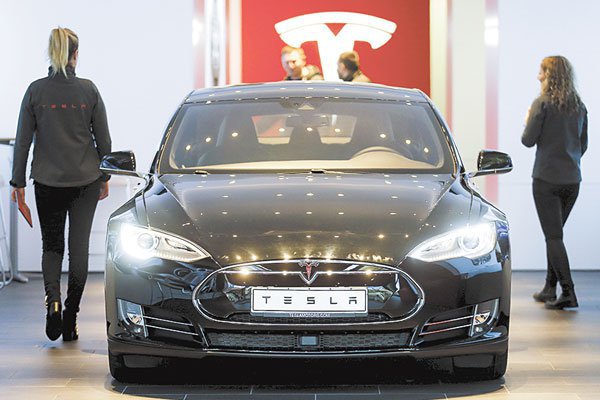 Tesla logra ventas récord y “quema” menos efectivo de lo esperado