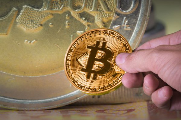 UBS calculó el valor al que debe llegar el bitcoin para equipararse al dólar