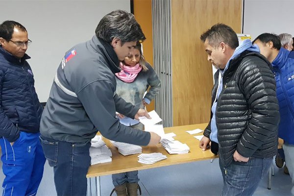 <p>Trabajadores de Escondida rechazaron la última oferta de la empresa y votan la huelga</p>