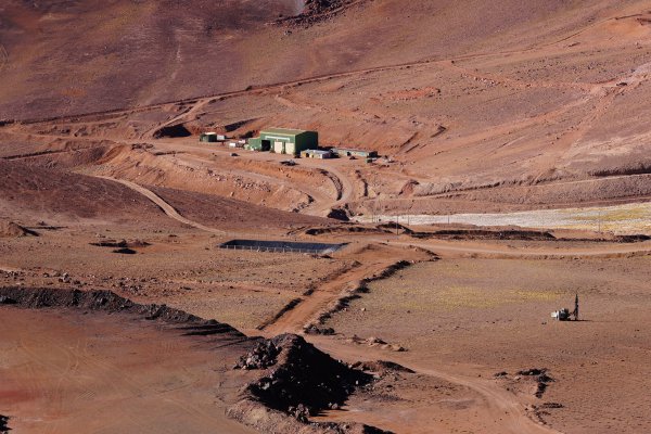 Laguna Resources ingresa EIA para actualización de proyecto minero en Atacama