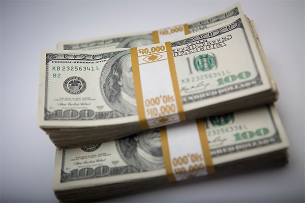 El dólar cierra a la baja en el mundo pero con mayor fuerza en Chile por alza del cobre