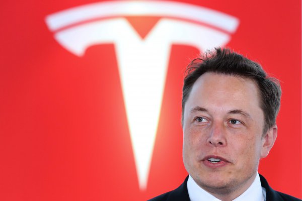 Elon Musk sacude a Wall Street: planea sacar a Tesla de la bolsa en mayor compra apalancada de la historia