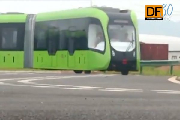 <p>Entérate en DF: Mira el tren chino que se traslada por "rieles virtuales"</p>