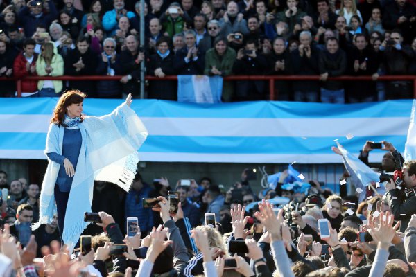 Policía argentina estaría allanando el edificio de Cristina Kirchner