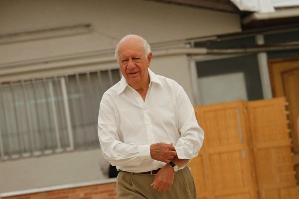 Expresidente Ricardo Lagos fue dado de alta tras sufrir accidente