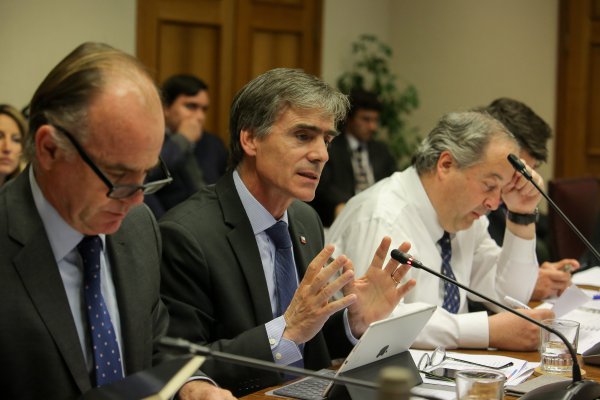 Ministros de Economía, Agricultura y Trabajo exponen en comisión para dar soluciones a trabajadores despedidos de la planta de Iansa en Linares