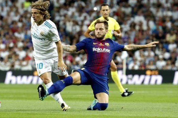 Real Madrid frente a Barcelona. Foto EFE